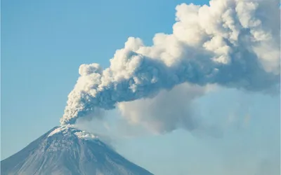 Indonesia Volcano Erupts, Spewing ash 6 miles high, Bali airport hit by major disruptions