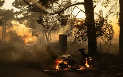 Greek firefighters battle major wildfire on Island of Crete