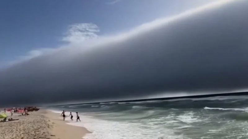 Watch: Rare cloud formation spotted at Portugal beach, Leaves people scared