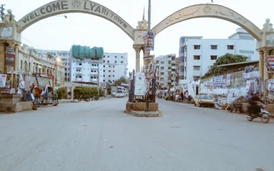 Dangerous Lyari building Vacated, Demolition on hold