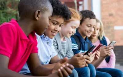 Experts Reveal the Best Age to Introduce Smartphones to Children