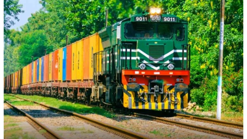 Pakistan Railways Makes History with its 2500-feet Longest TrainPakistan Railways Makes History with its 2500-feet Longest Train