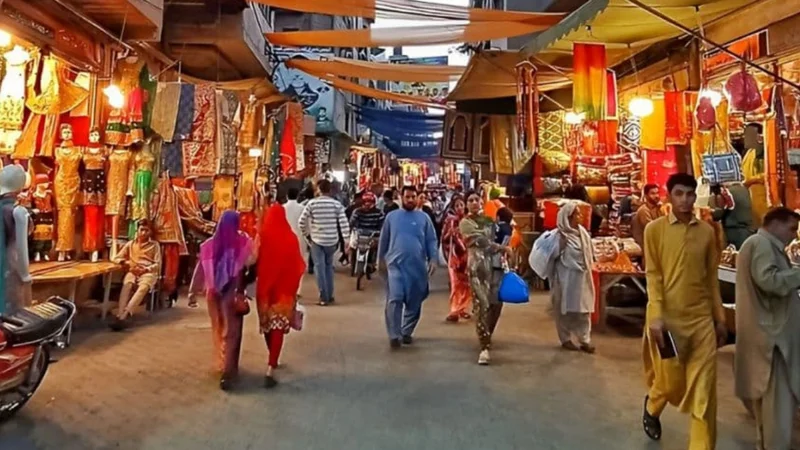 LHC allows markets to remain open till midnight until Eid