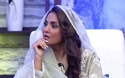 Netizens show frustration over Nadia Khan's hosting style
