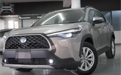 Here is difference between non-hybrid Corolla Cross 1.8 Vs 1.8X