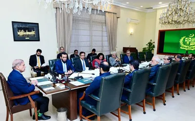 PM urges electronic media to support govt’s efforts for country’s uplift