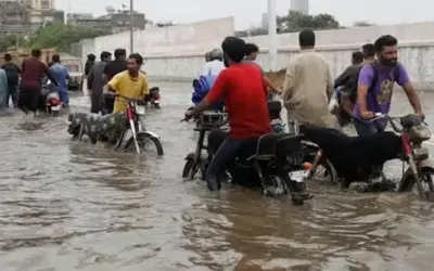 Heavy Rains Cause Chaos in Karachi, Leaving Thousands Stuck on Roads