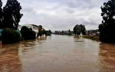 Jhelum river faces moderate flood after India releases water