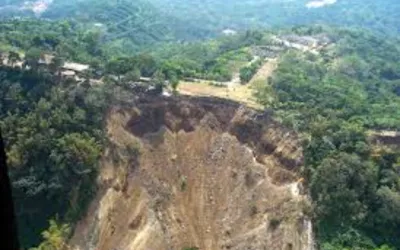 Landslide in Algeria; At least 4 dead and 13 injured