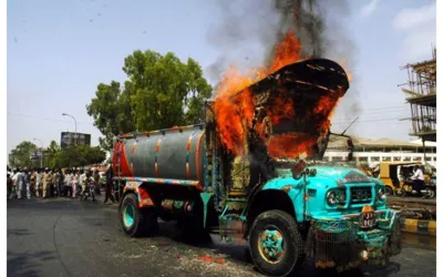 Water Tanker crushes woman in Karachi