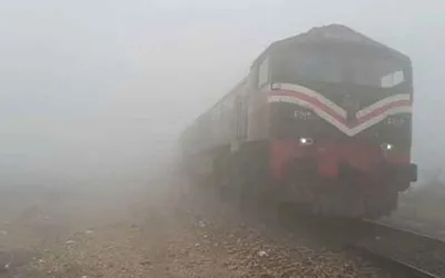 Fog disrupts train schedule in Pakistan