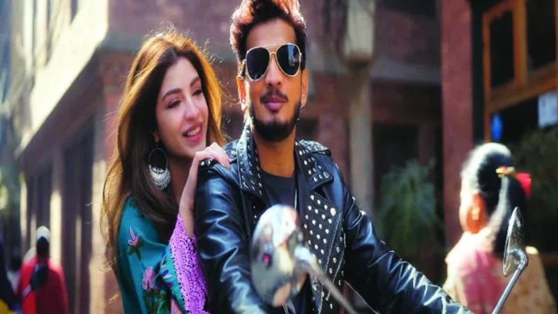 Kinza Hashmi to feature in Indian singer Neha Kakkar's video song
