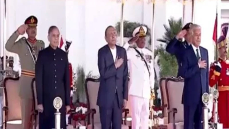 Pakistan Day ceremony takes place with grand military parade at Aiwan-e-Sadr