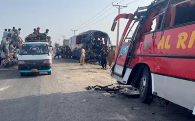Multan: Truck-Car crash injured nine people