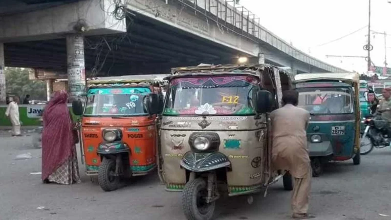 Sindh imposes gradual ban on Qingqi rickshaws in Karachi