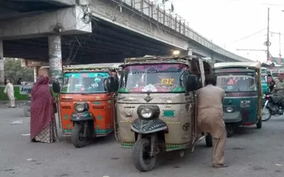 Sindh imposes gradual ban on Qingqi rickshaws in Karachi