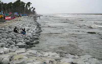 Bangladesh faces rapid sea swamping