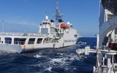 Filipino soldiers repel Chinese coast guard 'With Bare Hands'