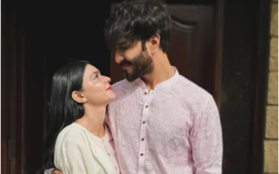 Feroze Khan Share New Picture With Dr Zainab
