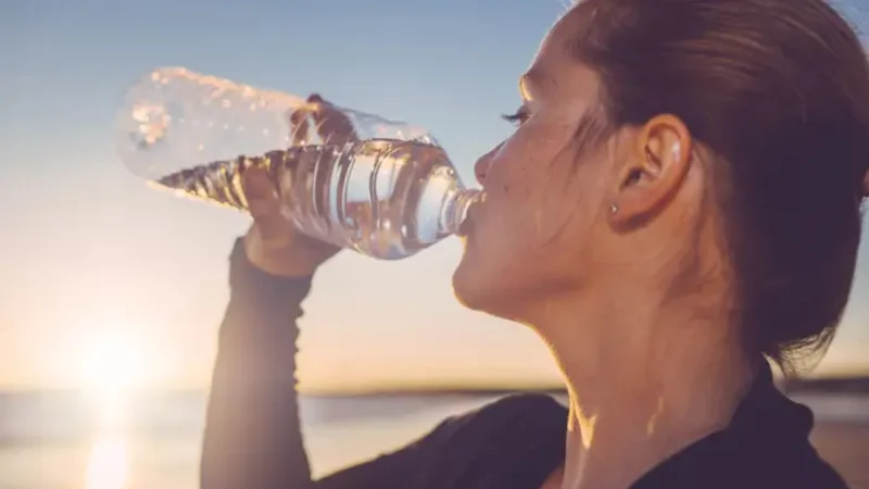 Does drinking water from plastic bottles cause diabetes?