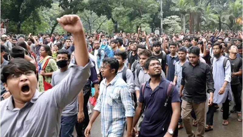 Dar directs for ensuring safety for Pakistani students in Bangladesh
