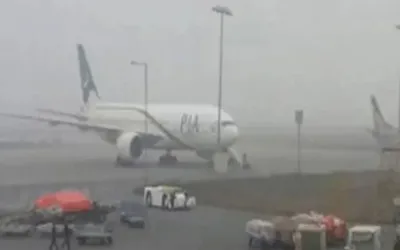 Heavy fog disrupts flight operations in Punjab, KP