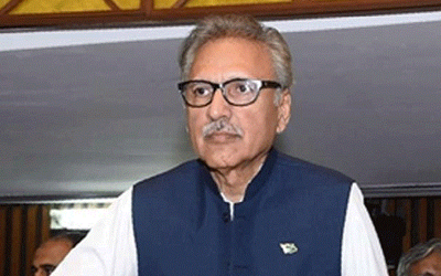 President Alvi pays tribute to Pak Army soldiers