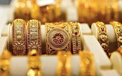 Gold prices rise further in global and local markets