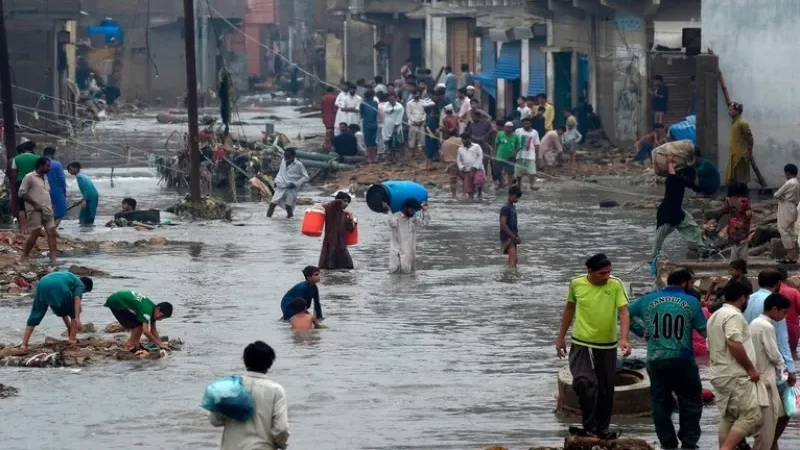 Pakistan’s major cities face high climate risk, new report finds