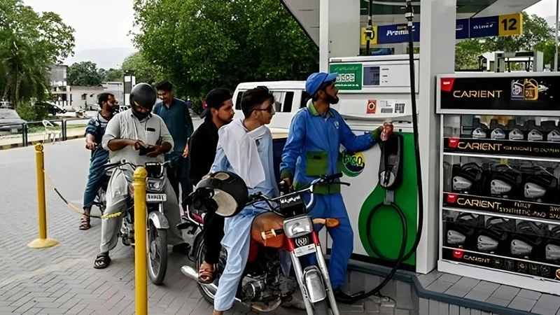 Government explains how to register for Rs100 petrol discount 