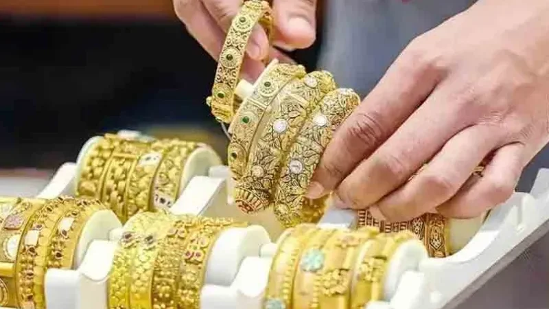 Gold, silver prices fall in global and local markets
