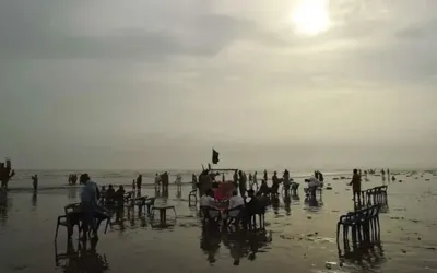Karachi may receive light rain as hot and humid weather persists