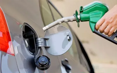 Govt increases petrol price by Rs4.61 per liter, reduces diesel rate by Rs1.96