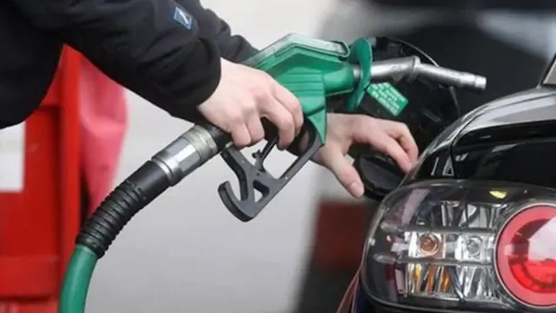 Federal govt raises petrol and diesel prices again - petrol prices, Petroleum Division, price of diesel