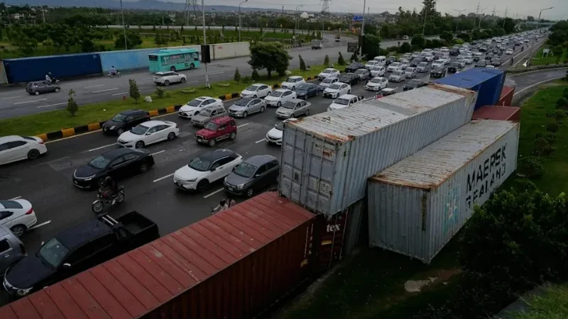 Islamabad roads remain open ahead of PTI march, govt says