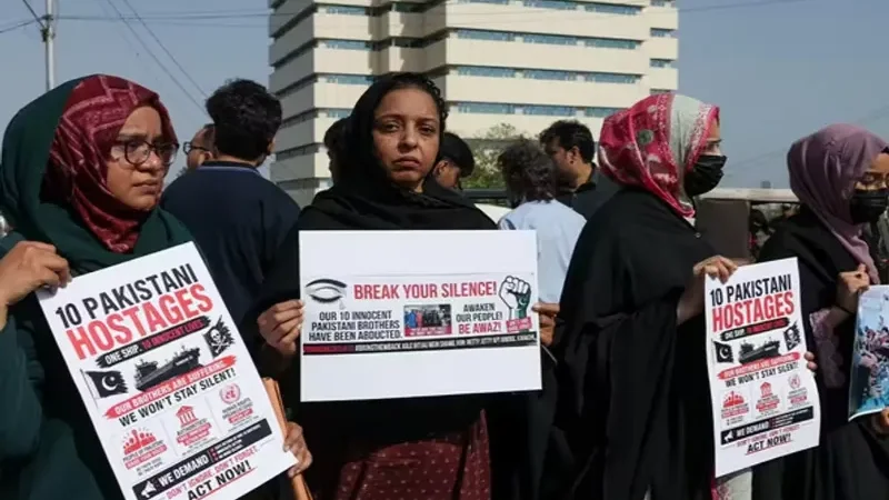 Families of martyred crew members lash out at government