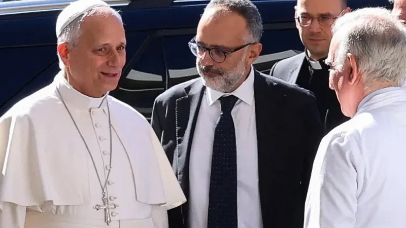 Pope Leo’s recovery progresses after lung cancer surgery - doctors Luigi Carbone, lung cancer surgery, Pope Leo XIV, Rome's Gemelli Hospital