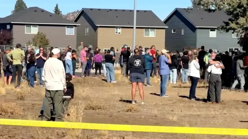 Teen gunman kills 4 at Oregon elementary school