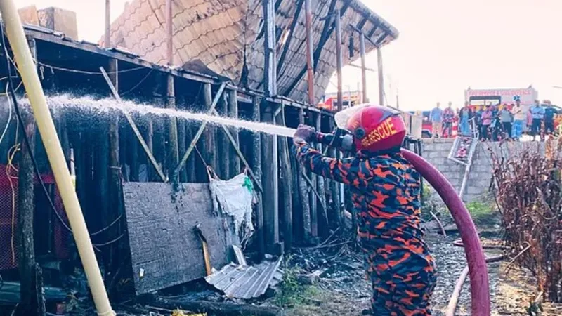Bangladesh beach resort fire kills 10, including children - 10 people killed, Bangladesh’s popular tourist, Cox’s Bazar, Inani Beach