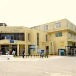 Doctor, patient attendants scuffle at Lahore's Gulab Devi Hospital