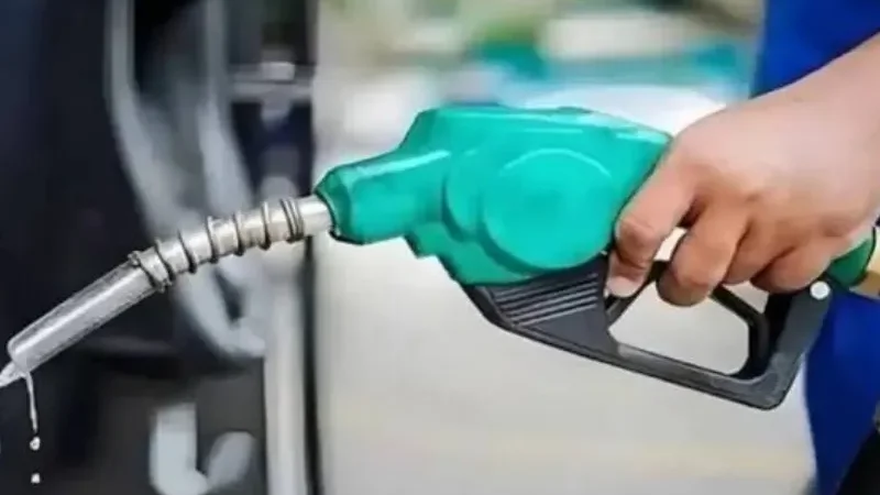 Federal govt cuts petrol price by Rs5.16, diesel by Rs7.69 per litre - diesel prices, federal government, petrol prices, Petroleum Division