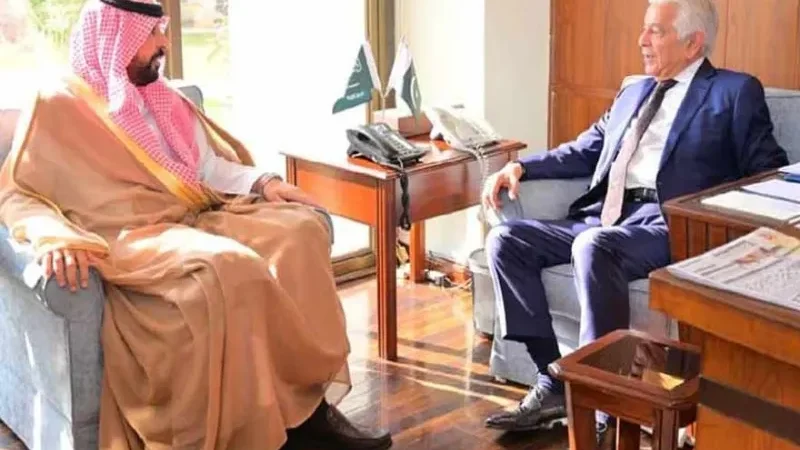Pakistan Defense Minister Khawaja Asif meets Saudi envoy to boost defense ties