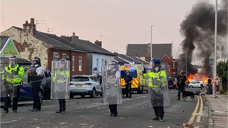 UK Police advised to shield mosques before far-right demonstrations