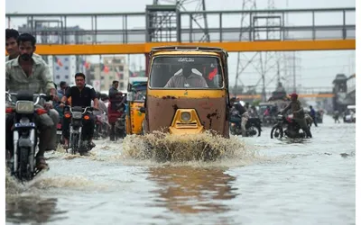 PMD warns of severe rain and strong winds in Karachi today