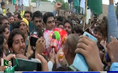 Enthusiastic residents of Mian Channu warmly greet Olympic gold medalist Arshad Nadeem