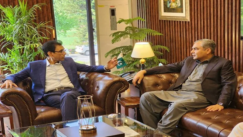 Naqvi meets MQM’s Khalid Maqboo, JUP’s Owais Nooran