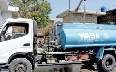 People cut Independence Day cake by standing in dirty water to protest WASA