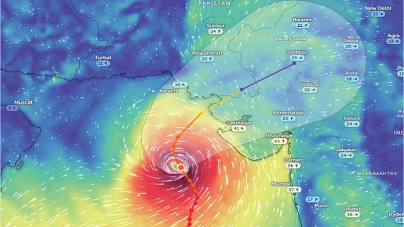 Deep depression currently located at distance of 250km from Karachi: Chief Meteorologist
