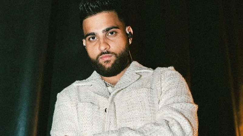 Indian Singer Karan Aujla Gets Hit by Shoe in Live Concert: Watch