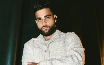 Indian Singer Karan Aujla Gets Hit by Shoe in Live Concert: Watch